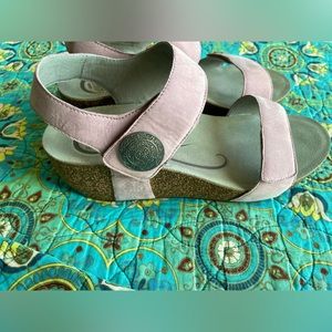 NWOT - Abeo Wedges - 11W